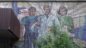 Мозаичное панно на фасаде НИИДАР отреставрируют в Москве
