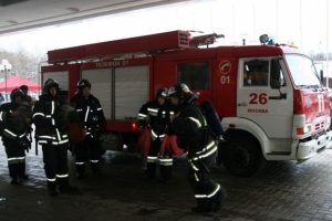 В Гольяново пожарные спасли из огня пять человек