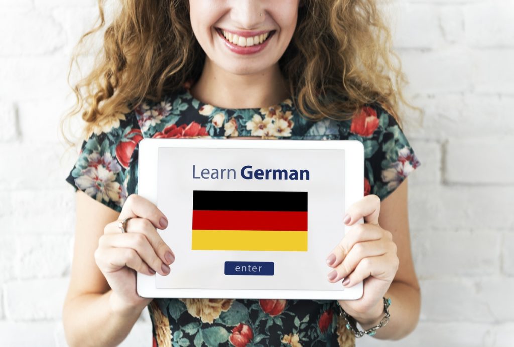 Для участников проекта «Московское долголетие» запустили бесплатные курсы немецкого языка